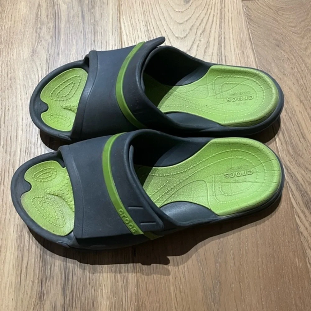 *free with purchase** Crocs slide sandals green and gray mens 6 womans 8